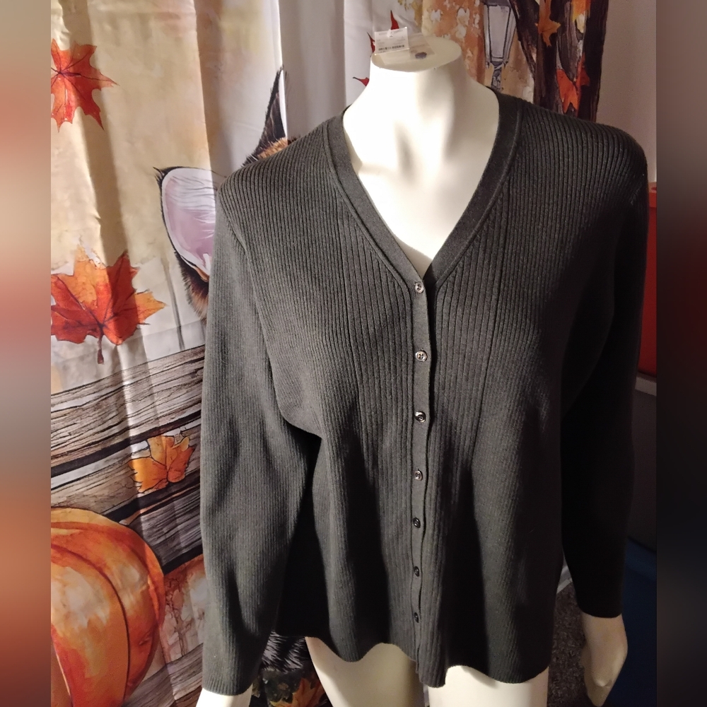 August Max Women's Size XL 1XL Gray Relaxed Fit Cardigan Sweater New With Tags
